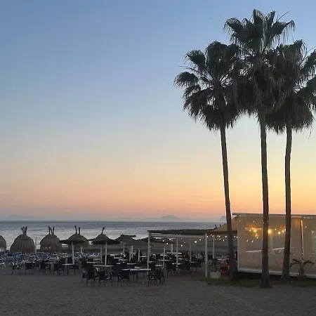 2 Bed Centre Next To The Beach! * Естепона