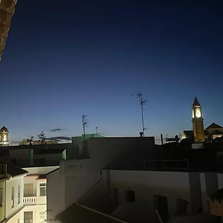 2 Bed Centre Next To The Beach! Апартаменти *