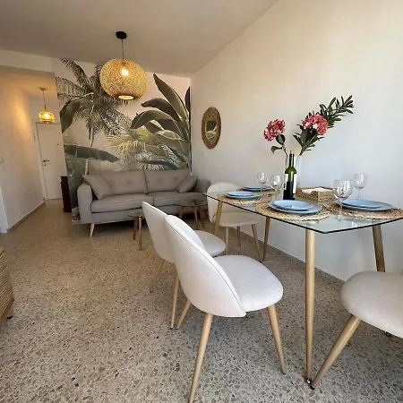 Apartment 2 Bed Centre Next To The Beach!