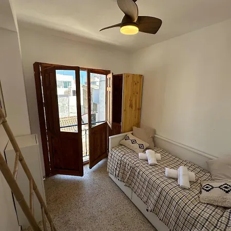 Apartment 2 Bed Centre Next To The Beach!