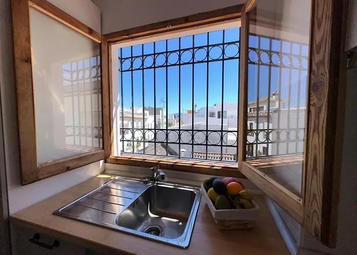 2 Bed Centre Next To The Beach! *