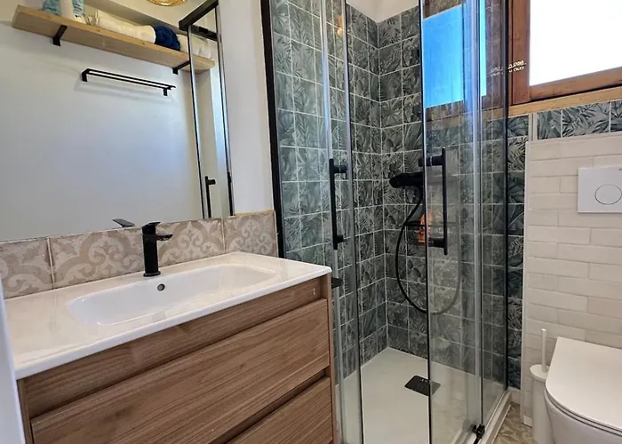 2 Bed Centre Next To The Beach! * Estepona