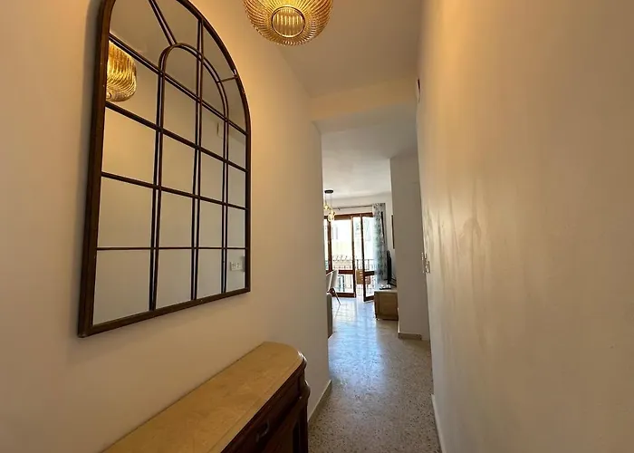 2 Bed Centre Next To The Beach! *