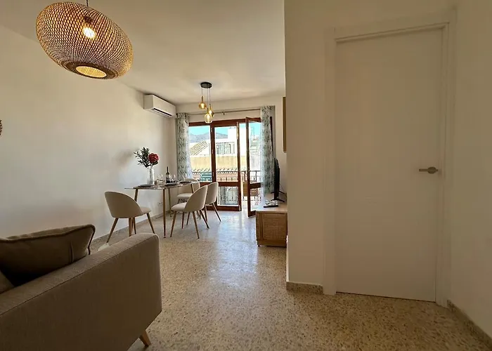 2 Bed Centre Next To The Beach!