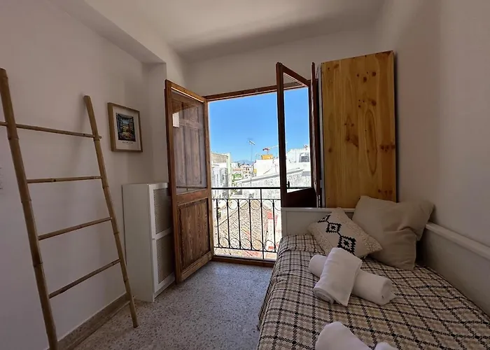 2 Bed Centre Next To The Beach! * Estepona