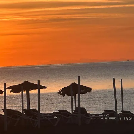 2 Bed Centre Next To The Beach! *