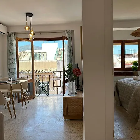 2 Bed Centre Next To The Beach!