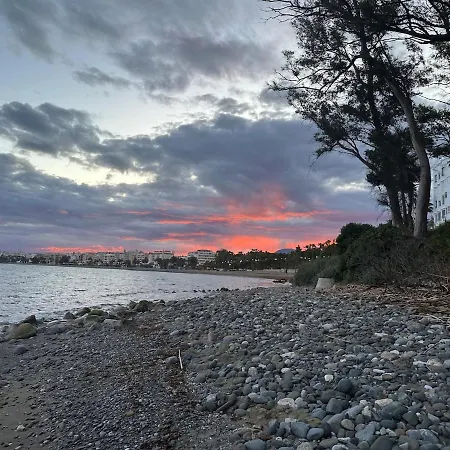 Apartment 2 Bed Centre Next To The Beach! *