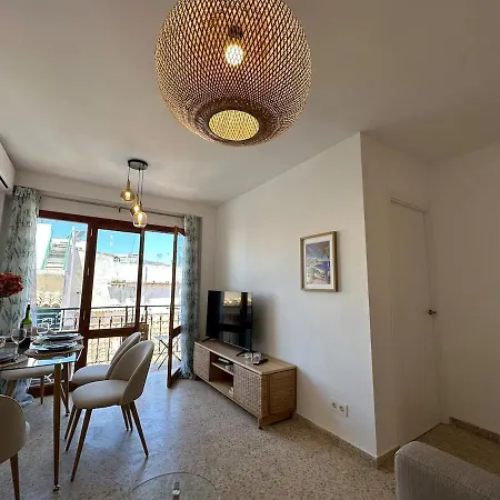2 Bed Centre Next To The Beach! Apartment *