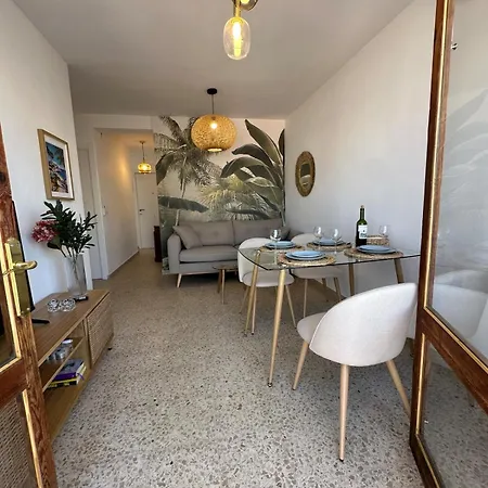 Apartment 2 Bed Centre Next To The Beach!