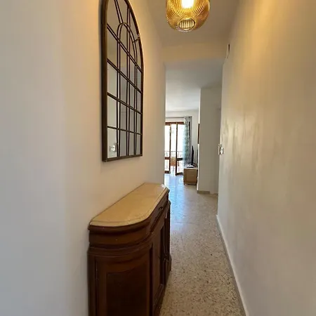 2 Bed Centre Next To The Beach! Appartement