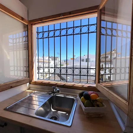 2 Bed Centre Next To The Beach! *