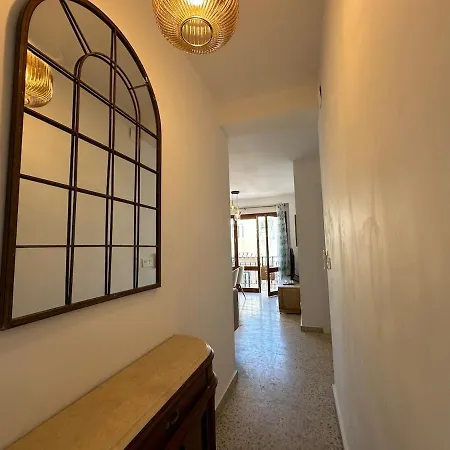 2 Bed Centre Next To The Beach! *