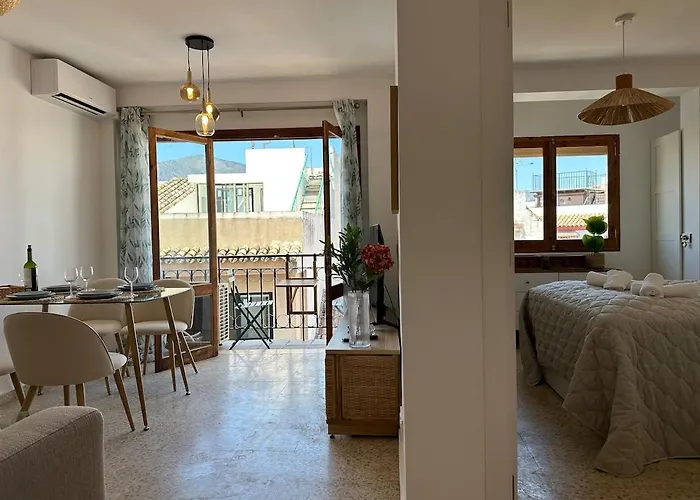 2 Bed Centre Next To The Beach!