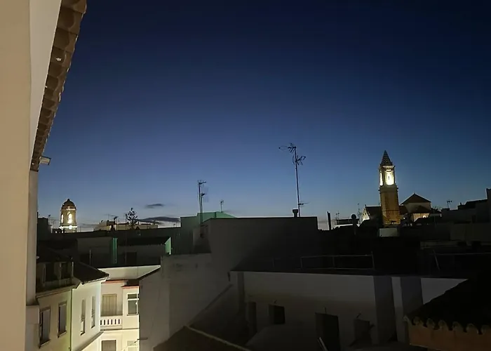 2 Bed Centre Next To The Beach! Apartment *