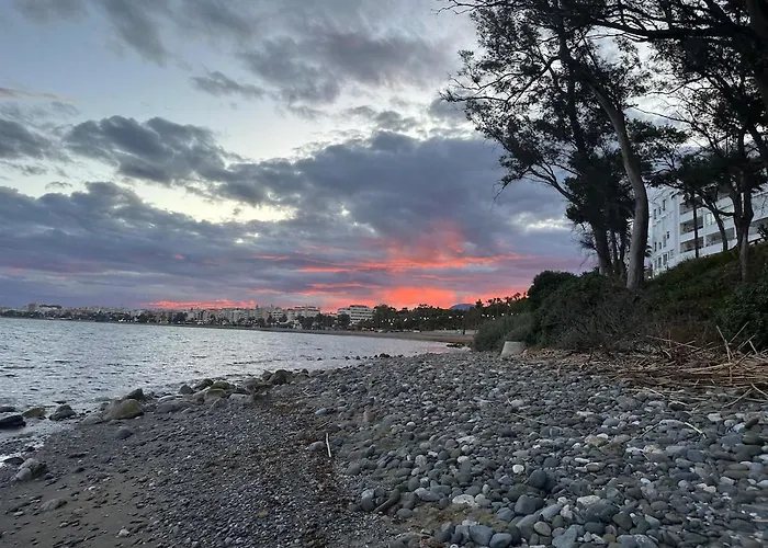 Apartment 2 Bed Centre Next To The Beach! *