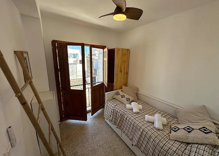 Apartment 2 Bed Centre Next To The Beach!