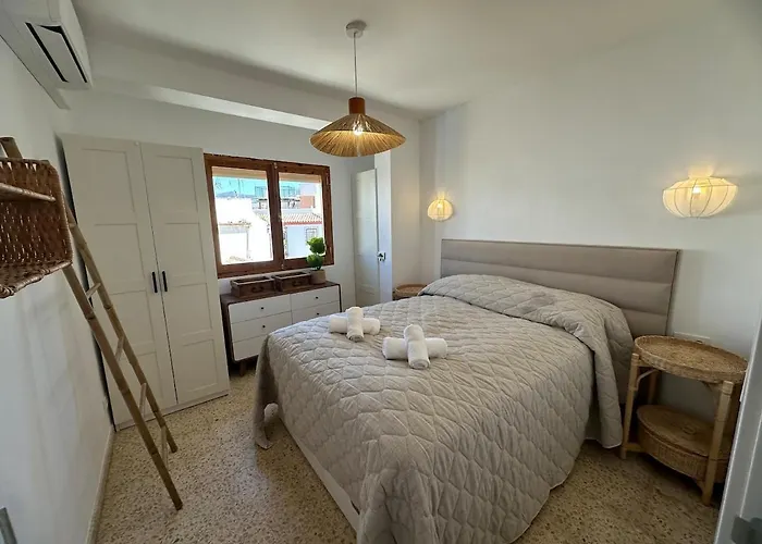 Apartment 2 Bed Centre Next To The Beach! *