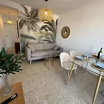 2 Bed Centre Next To The Beach! Apartmán *