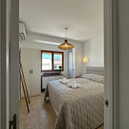 2 Bed Centre Next To The Beach! * エステポナ
