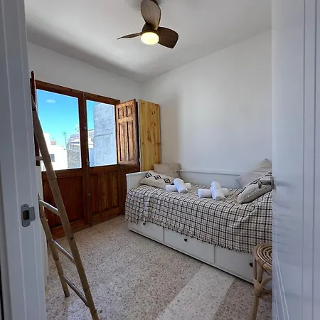 2 Bed Centre Next To The Beach! * エステポナ