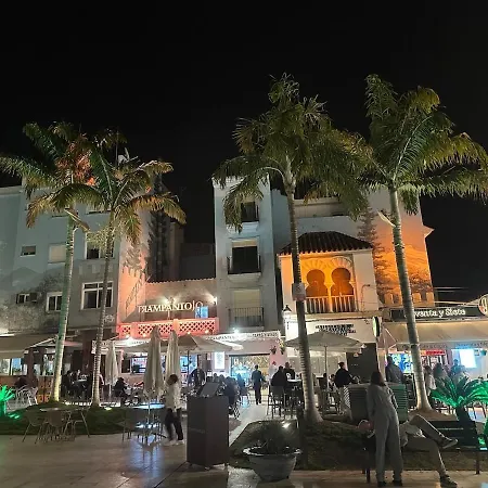 2 Bed Centre Next To The Beach! * Εστεπόνα