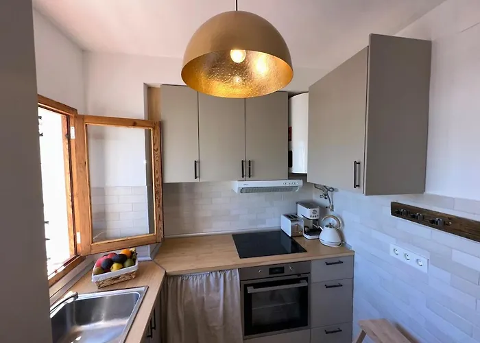 2 Bed Centre Next To The Beach! Διαμέρισμα *