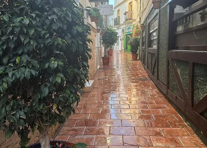 Διαμέρισμα 2 Bed Centre Next To The Beach! Εστεπόνα